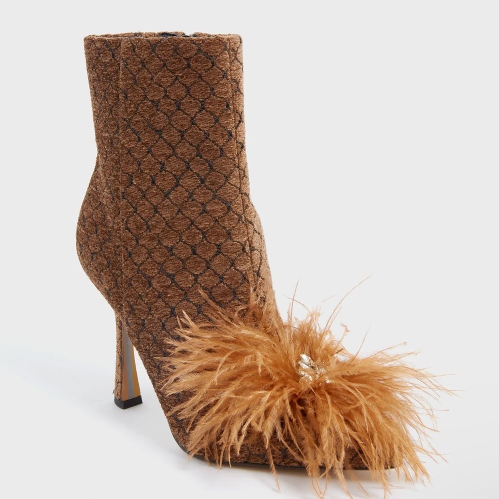 SAM EDELMAN
Brown Ency Booties Size 5